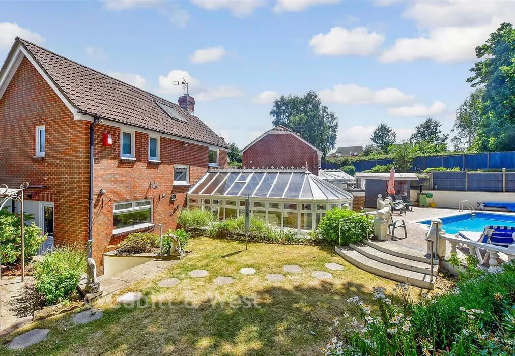 Rear Garden - Chilsdown Way, Waterlooville, Hampshire - Wards of Kent