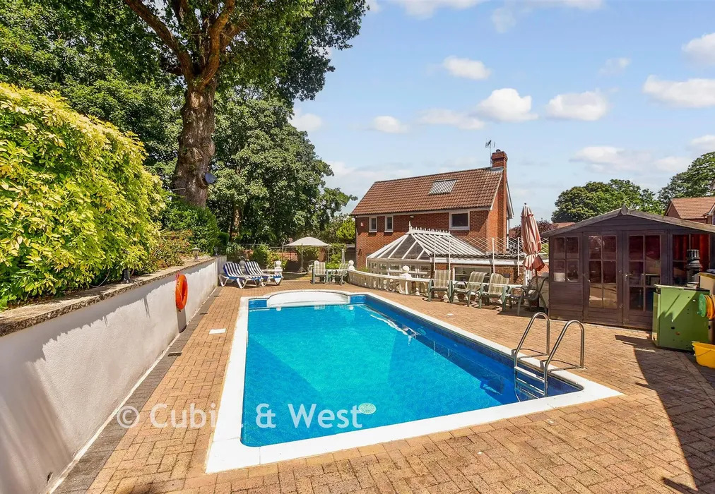 Swimming Pool - Chilsdown Way, Waterlooville, Hampshire - Wards of Kent