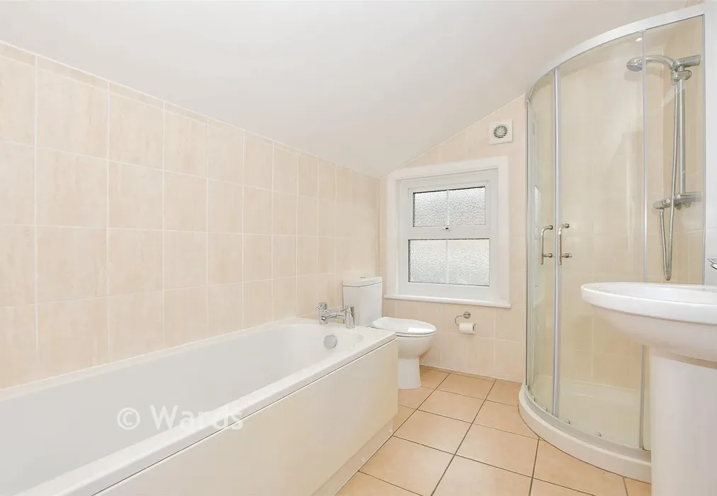 Bathroom - New Hythe Lane, Larkfield, Kent - Wards of Kent