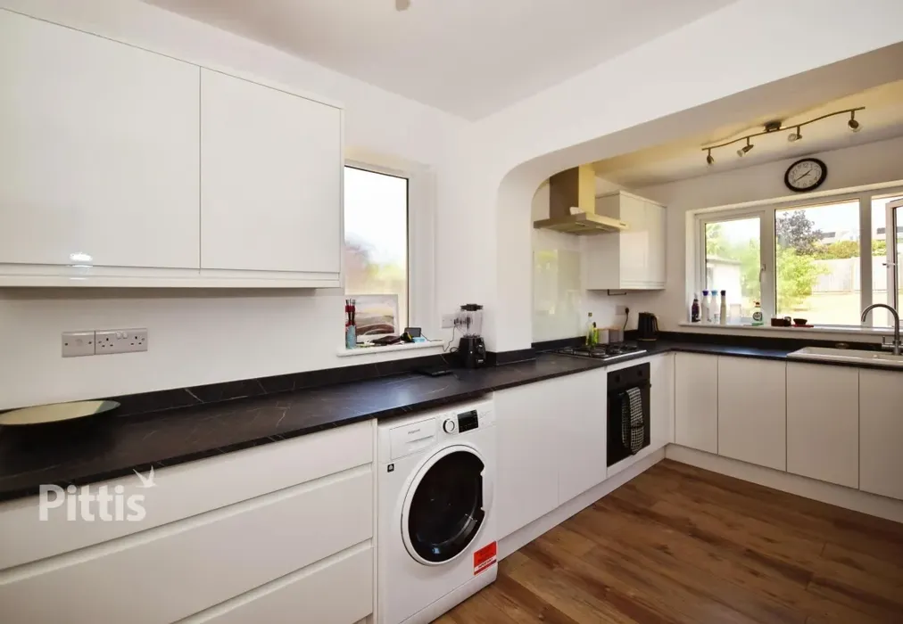  - Meadow Way Sandown PO36 - Wards of Kent