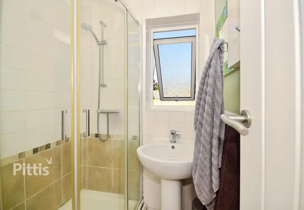  - Meadow Way Sandown PO36 - Wards of Kent