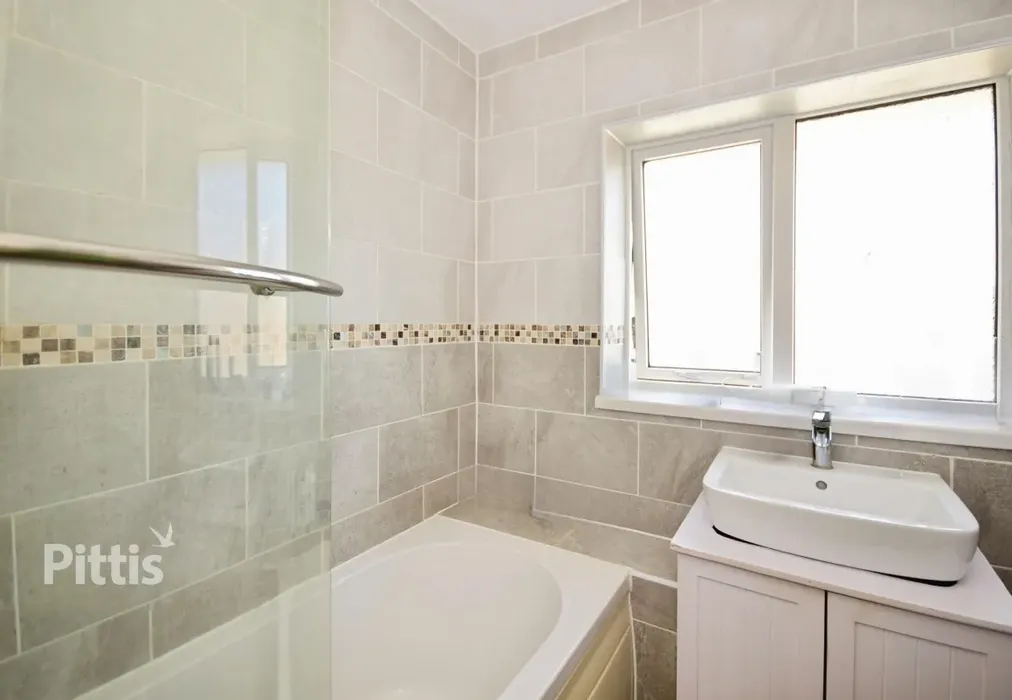  - Meadow Way Sandown PO36 - Wards of Kent