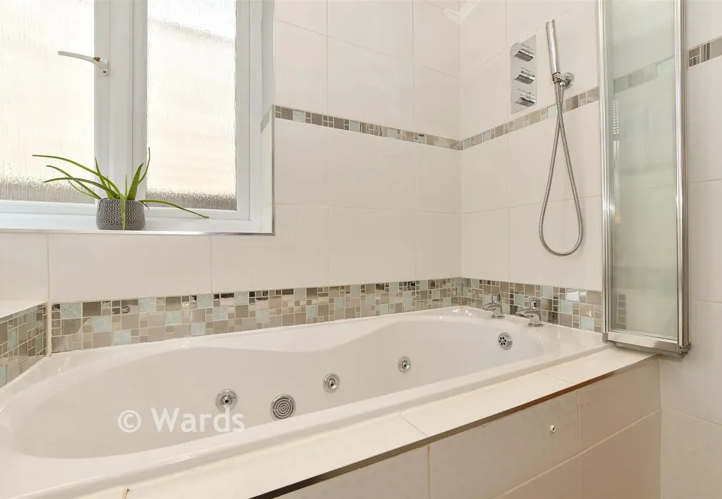 Bathroom - Queens Avenue, Dover, Kent - Wards of Kent
