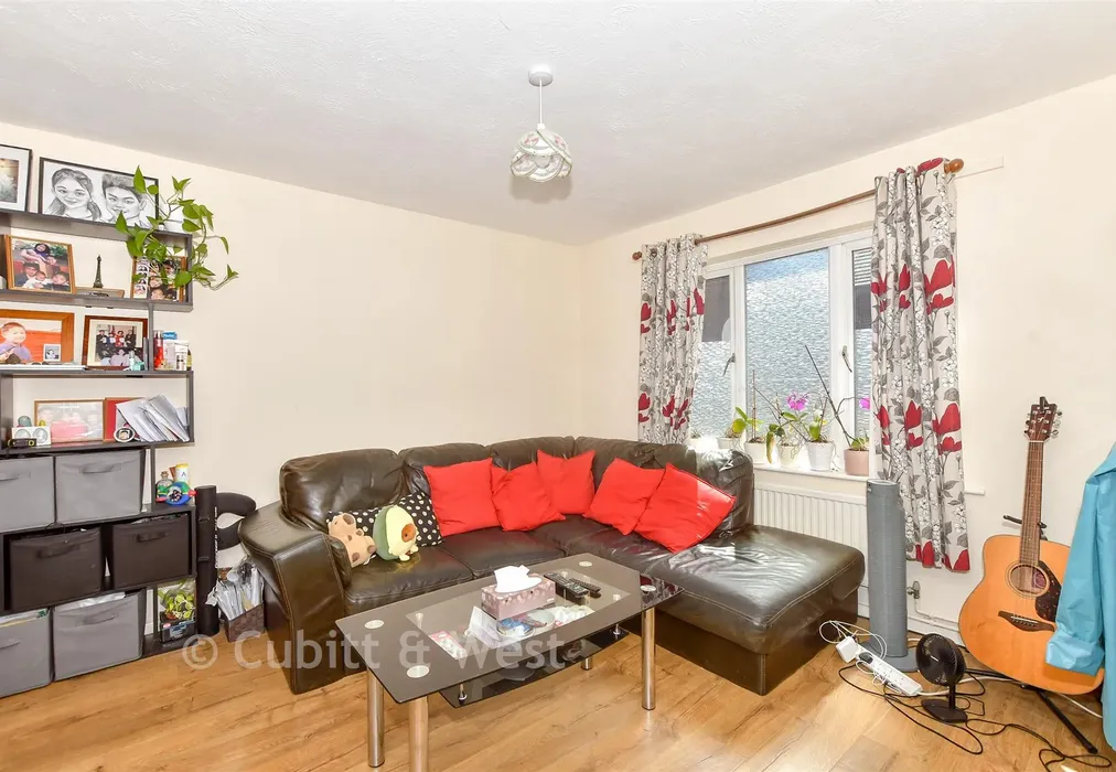Sitting Room - Osborne Crescent, Chichester, West Sussex - Wards of Kent