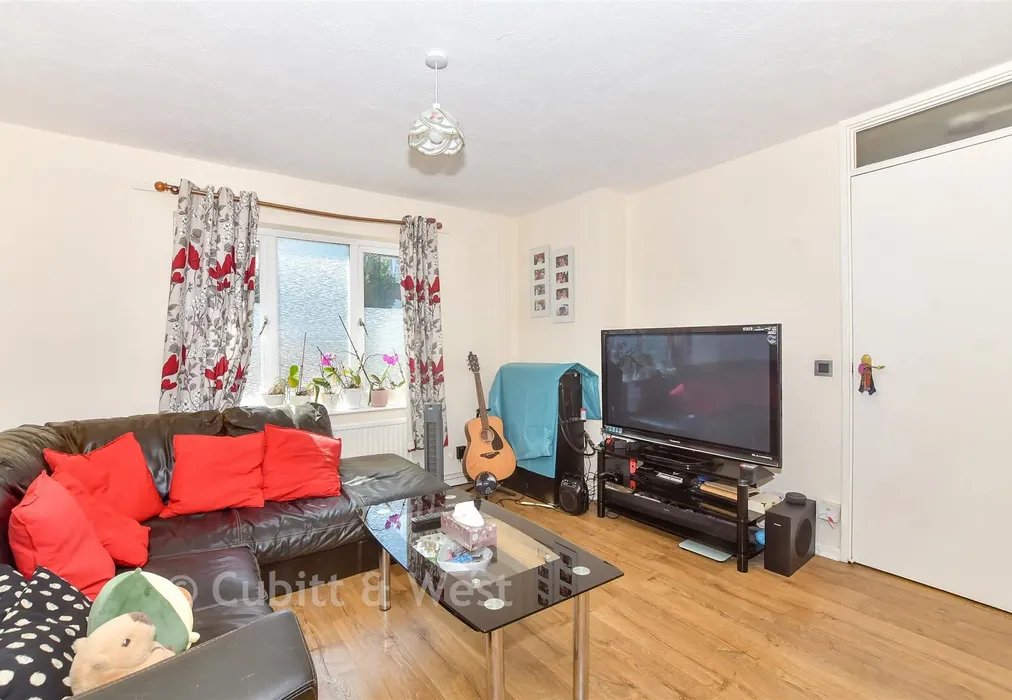 Sitting Room - Osborne Crescent, Chichester, West Sussex - Wards of Kent