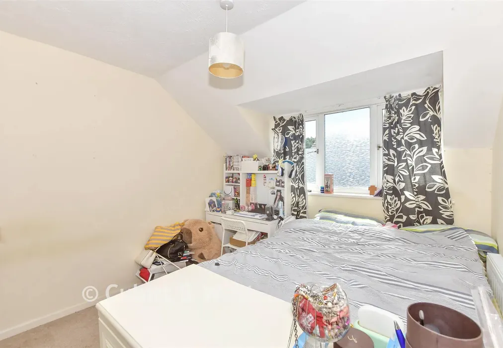 Bedroom 1 - Osborne Crescent, Chichester, West Sussex - Wards of Kent