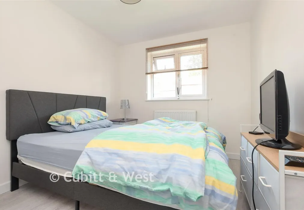 Bedroom 3 - Cotton Walk, Broadfield, Crawley, West Sussex - Wards of Kent
