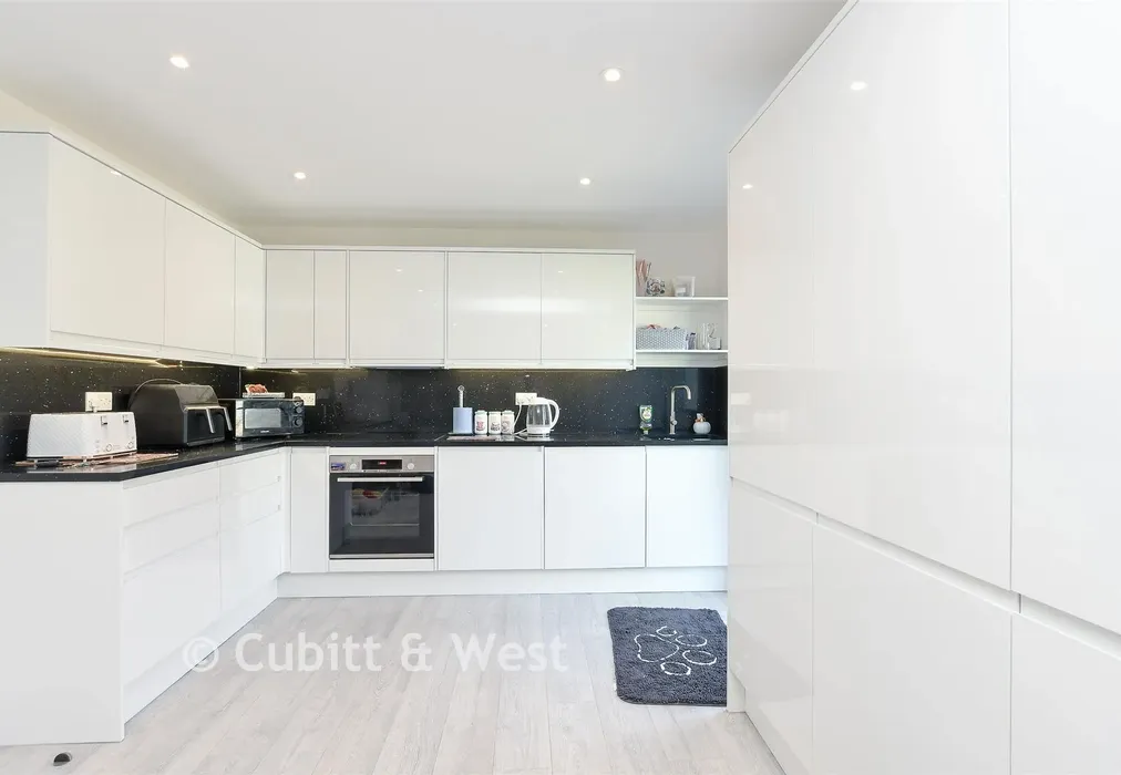 Kitchen - Cotton Walk, Broadfield, Crawley, West Sussex - Wards of Kent