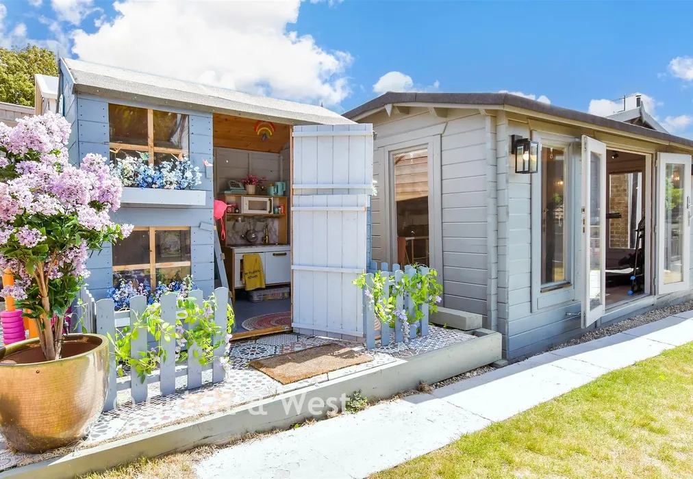 External Feature - Brownleaf Road, Woodingdean, Brighton, East Sussex - Wards of Kent