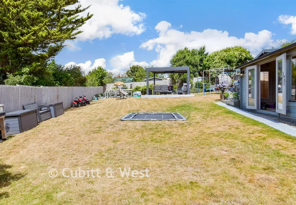 Rear Garden - Brownleaf Road, Woodingdean, Brighton, East Sussex - Wards of Kent