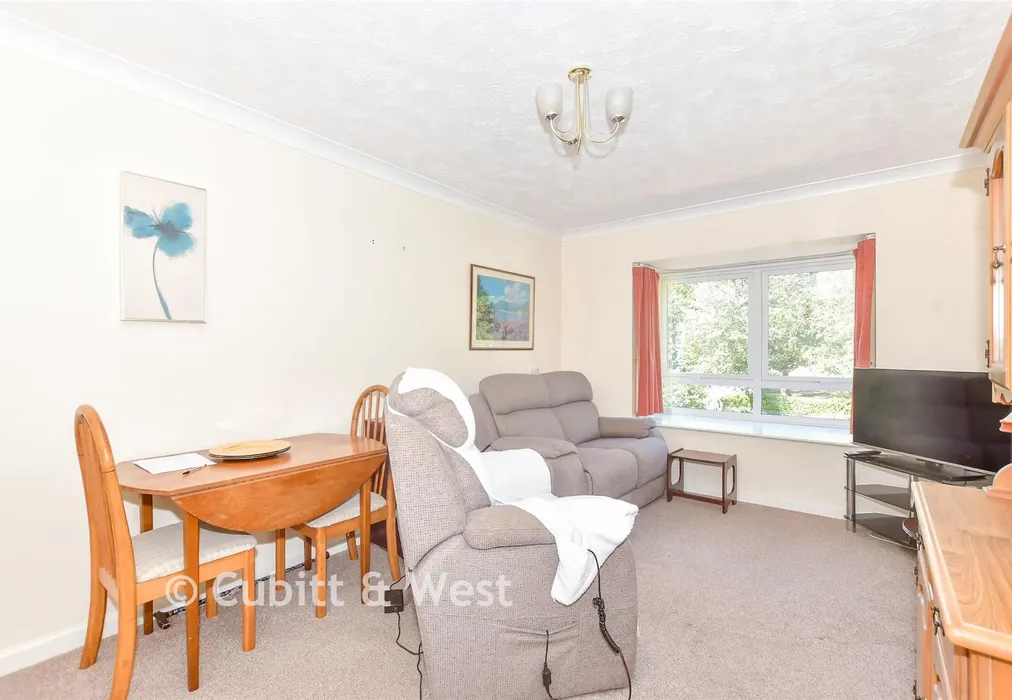 Lounge - Horndean Road, Emsworth, Hampshire - Wards of Kent