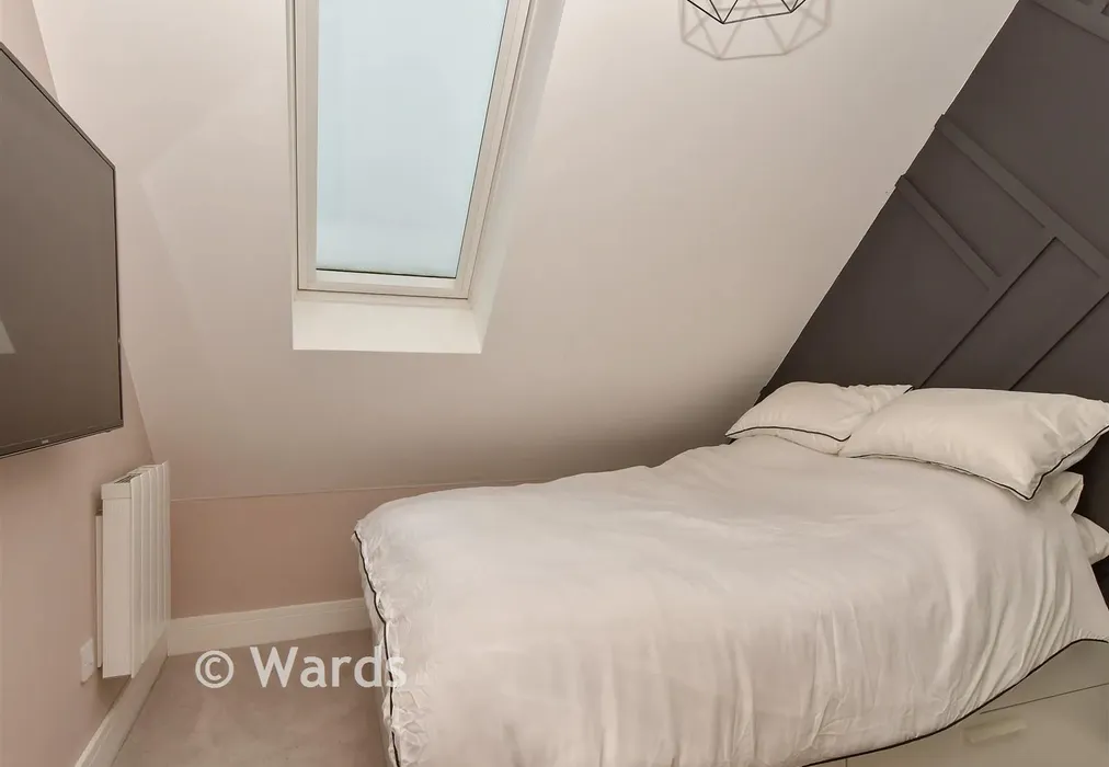 Bedroom - North Ash Road, New Ash Green, Kent - Wards of Kent