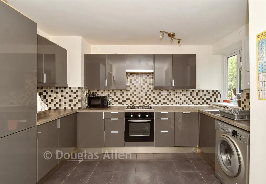 Kitchen - Beechwood Drive, Woodford Green, Essex - Wards of Kent