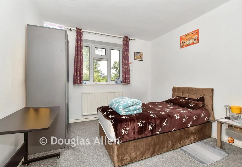 Bedroom 2 - Beechwood Drive, Woodford Green, Essex - Wards of Kent
