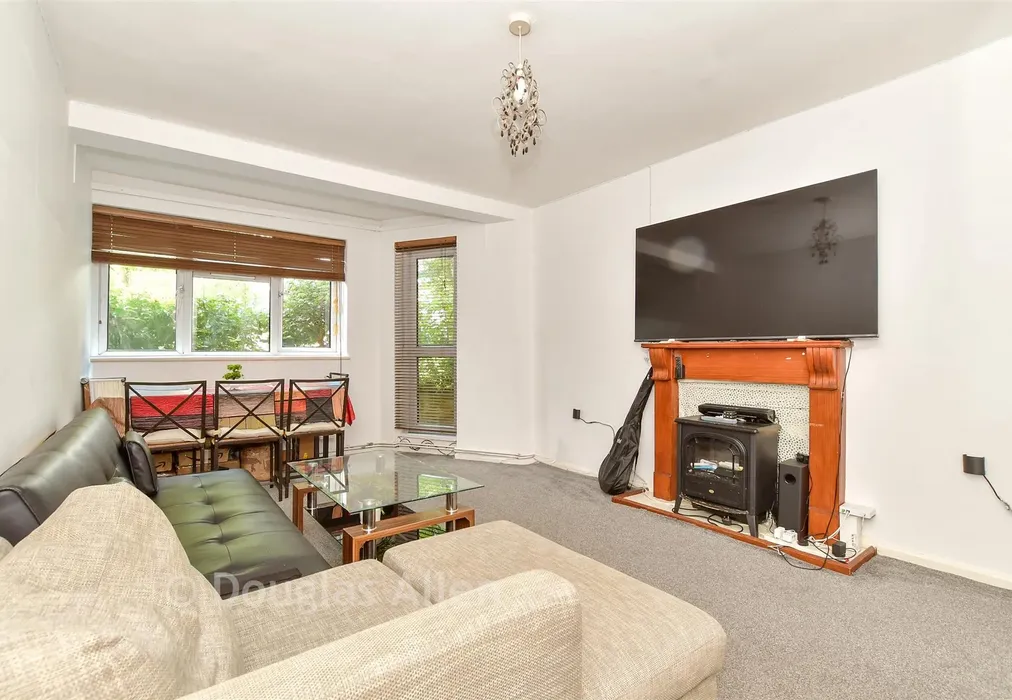 Lounge/Diner - Beechwood Drive, Woodford Green, Essex - Wards of Kent