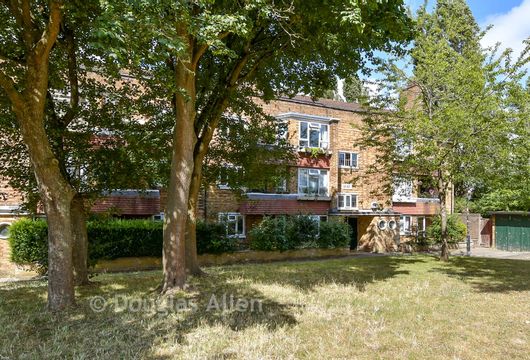 Beechwood Drive, Woodford Green, Essex - Wards of Kent