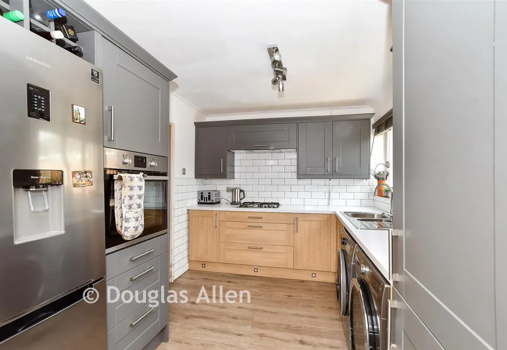 Kitchen - Falstones, Basildon, Essex - Wards of Kent