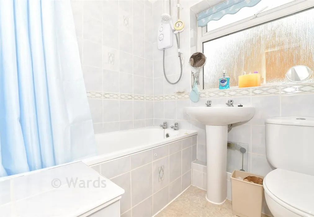 Bathroom - Corner Farm Road, Staplehurst, Kent - Wards of Kent