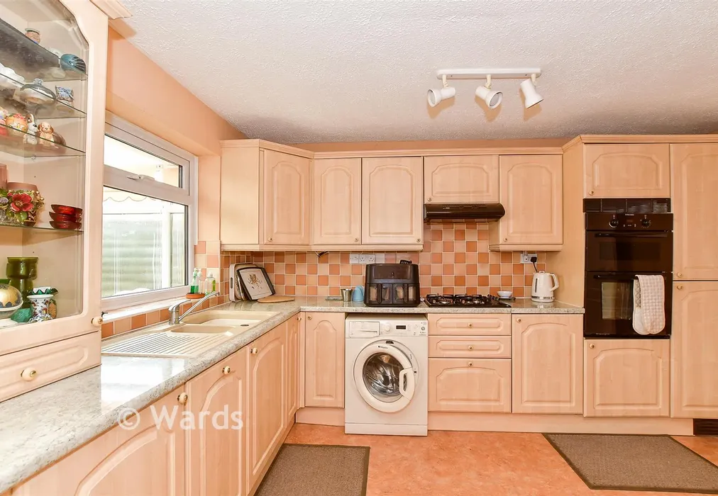 Kitchen/Diner - Corner Farm Road, Staplehurst, Kent - Wards of Kent