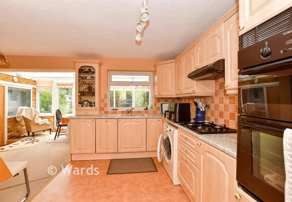 Kitchen/Diner - Corner Farm Road, Staplehurst, Kent - Wards of Kent