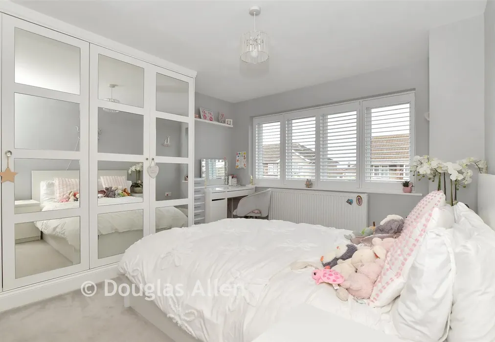 Bedroom 2 - Rosebank, Waltham Abbey, Essex - Wards of Kent