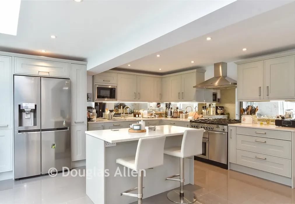 Kitchen - Rosebank, Waltham Abbey, Essex - Wards of Kent