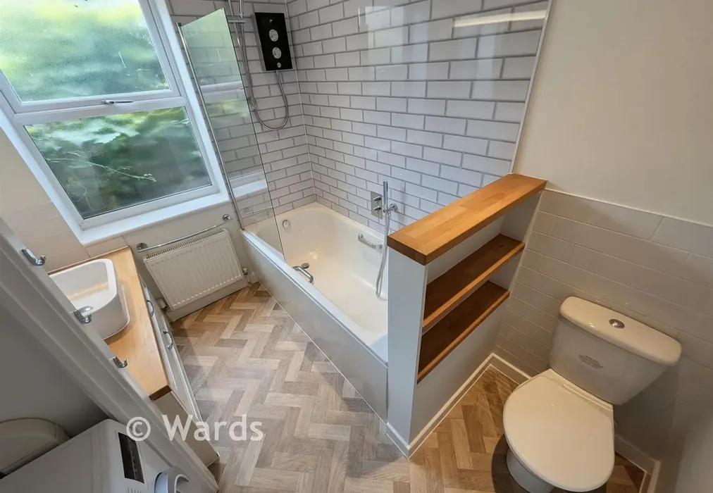 Bathroom - James Street, Rochester, Kent - Wards of Kent