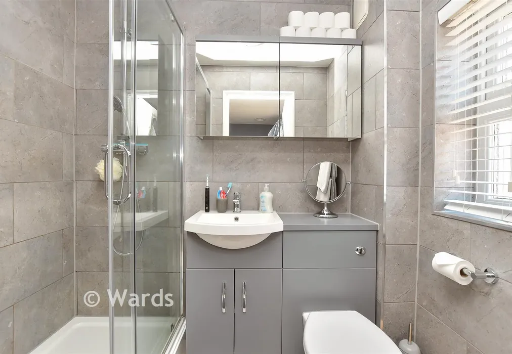 En-Suite - Monarch Drive, Kemsley, Sittingbourne, Kent - Wards of Kent