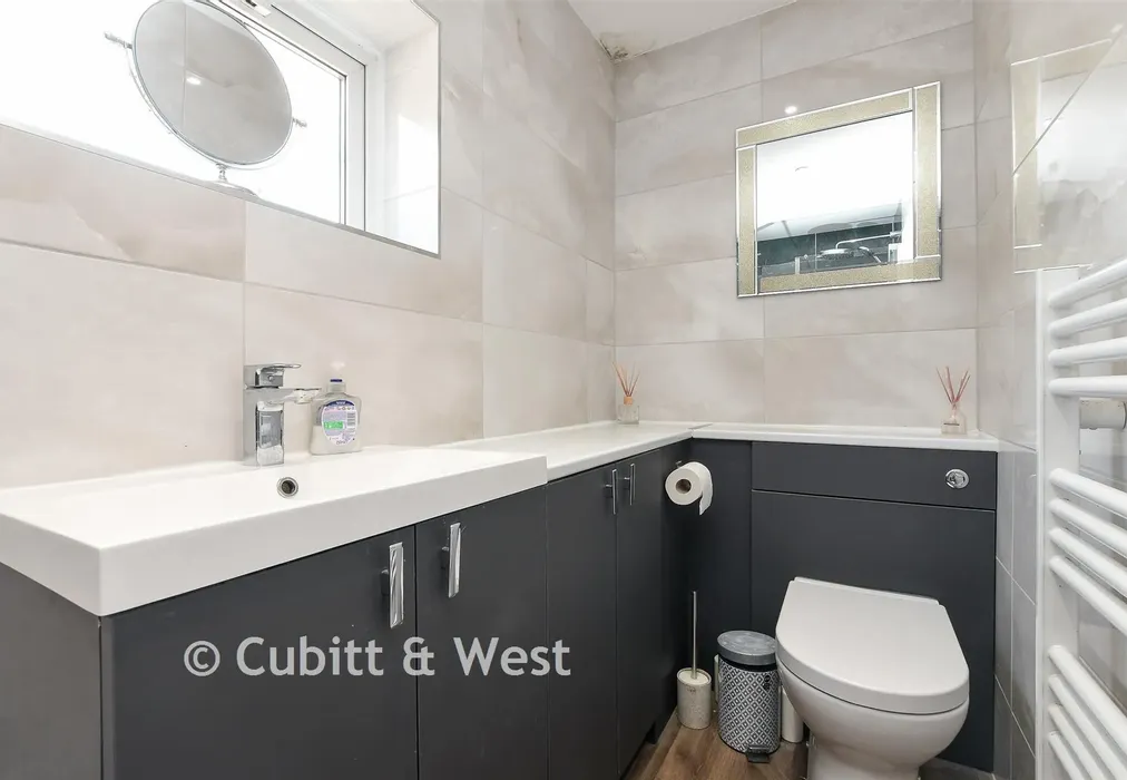 En-Suite Shower Room - Rusper Road, Horsham, West Sussex - Wards of Kent