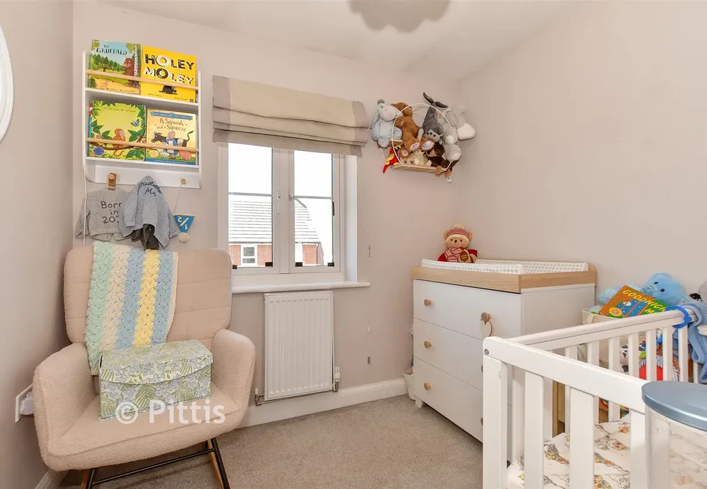Bedroom 2 - Naval Terrace, East Cowes, Isle of Wight - Wards of Kent