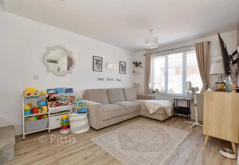 Kitchen/ Living Room - Naval Terrace, East Cowes, Isle of Wight - Wards of Kent