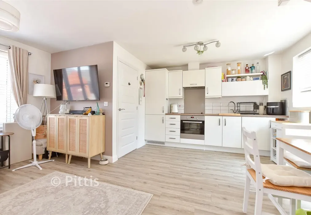 Kitchen/ Living Room - Naval Terrace, East Cowes, Isle of Wight - Wards of Kent