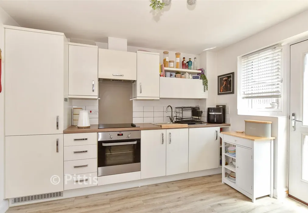 Kitchen/ Living Room - Naval Terrace, East Cowes, Isle of Wight - Wards of Kent
