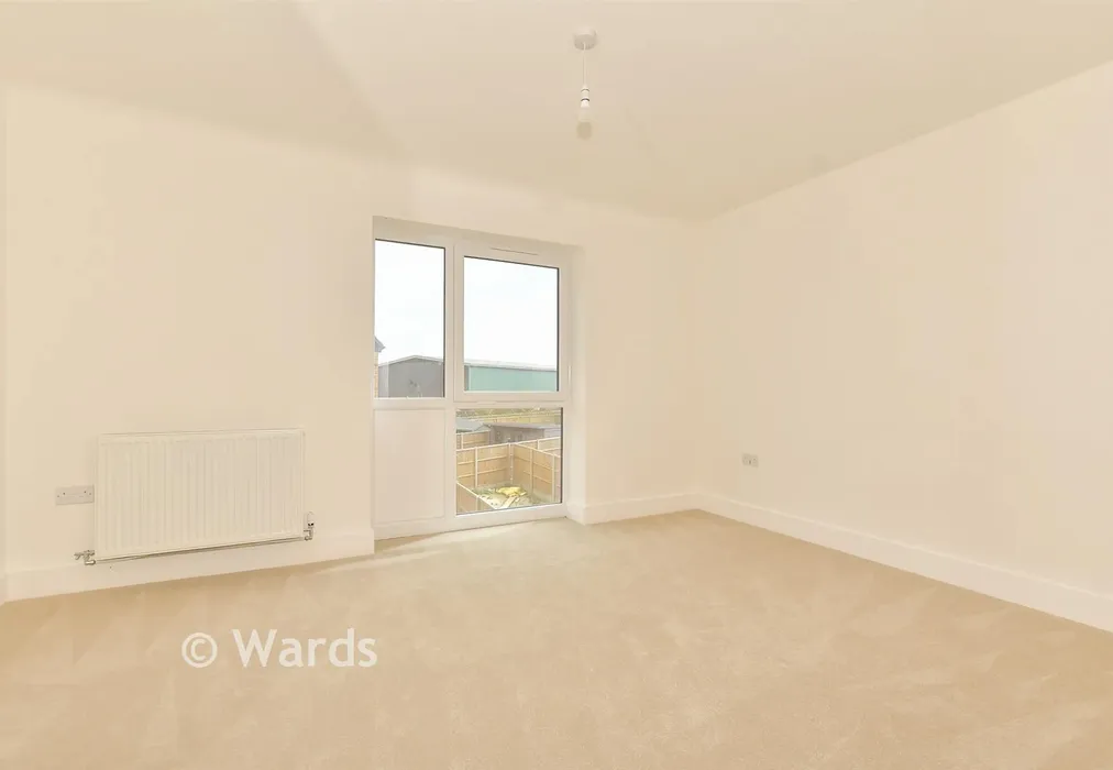 Bedroom 1 - Sutherland Park, Farmer Road, Hythe, Kent - Wards of Kent