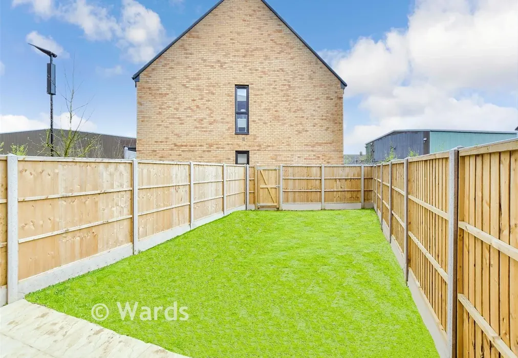 Rear Garden - Sutherland Park, Farmer Road, Hythe, Kent - Wards of Kent