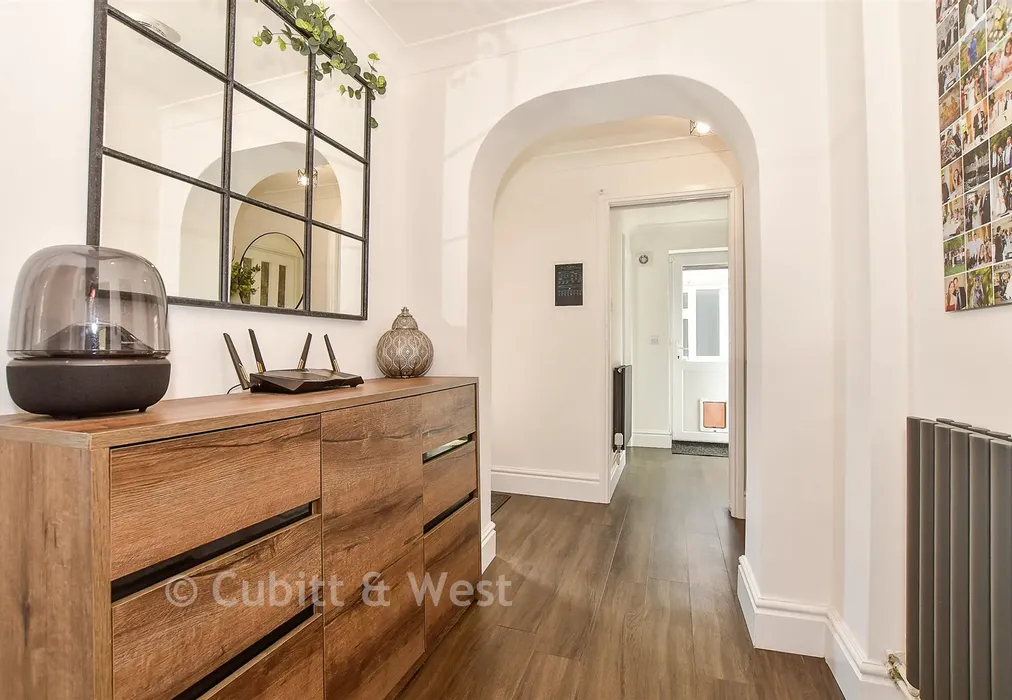 Hallway - Southridge Road, Crowborough, East Sussex - Wards of Kent