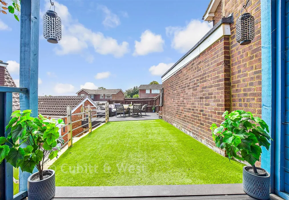 Rear Garden - Southridge Road, Crowborough, East Sussex - Wards of Kent