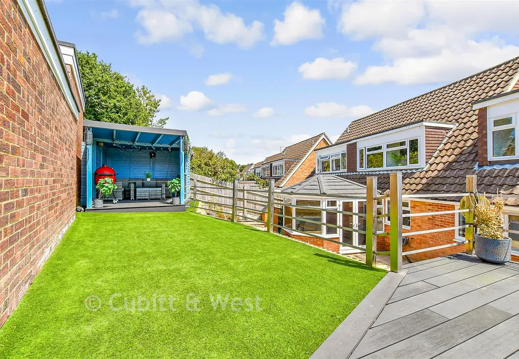 Rear Garden - Southridge Road, Crowborough, East Sussex - Wards of Kent