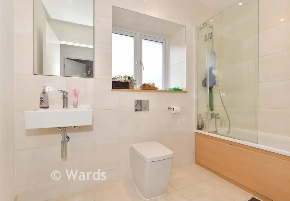Bathroom - Maccowan Avenue, Snodland, Kent - Wards of Kent