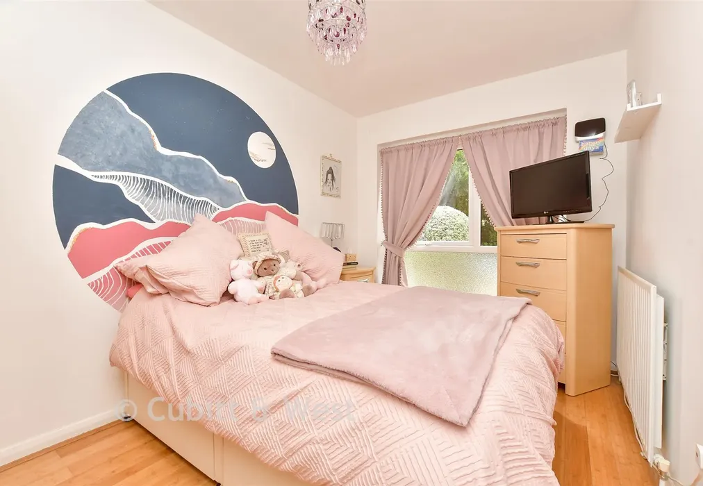 Bedroom 2 - Timberhill, Ashtead, Surrey - Wards of Kent