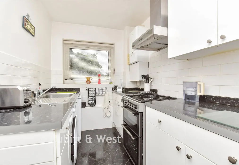 Kitchen - Timberhill, Ashtead, Surrey - Wards of Kent
