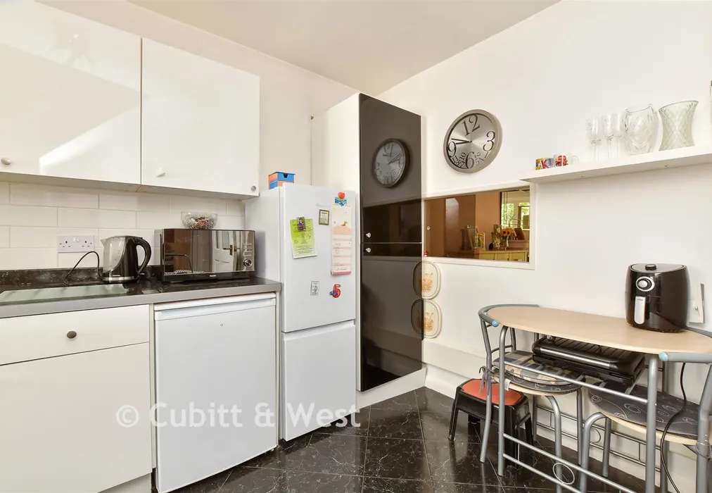 Kitchen - Timberhill, Ashtead, Surrey - Wards of Kent