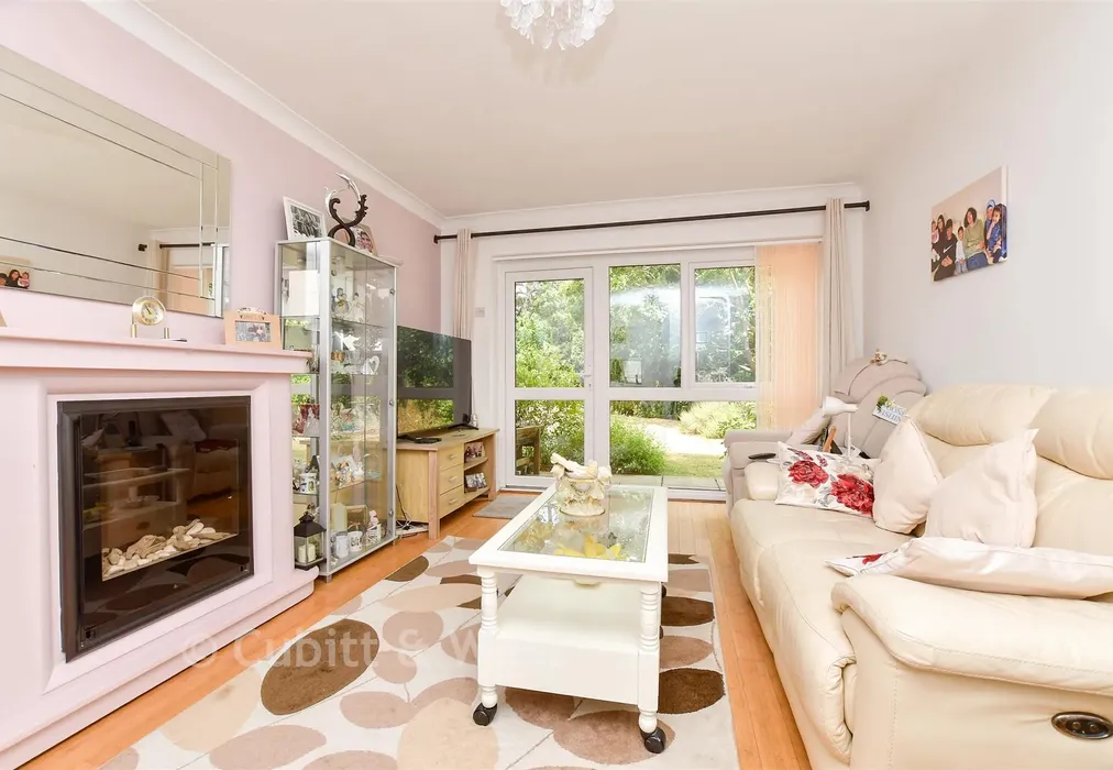 Lounge - Timberhill, Ashtead, Surrey - Wards of Kent