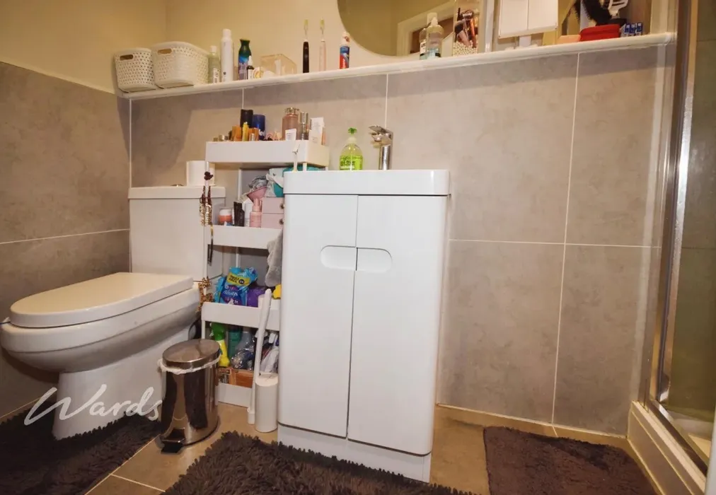 Bathroom - High Street Dartford DA1 - Wards of Kent