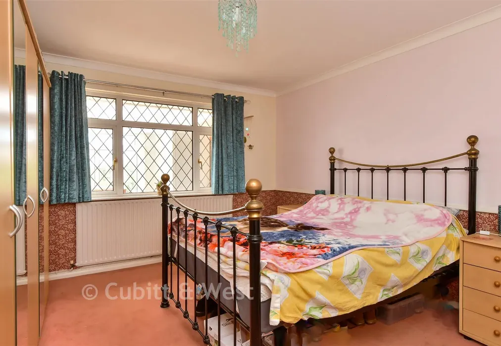 Bedroom 1 - The Crescent, Lancing, West Sussex - Wards of Kent
