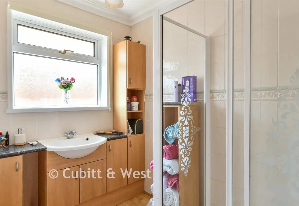Shower Room - The Crescent, Lancing, West Sussex - Wards of Kent