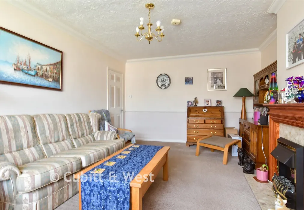 Lounge - The Crescent, Lancing, West Sussex - Wards of Kent