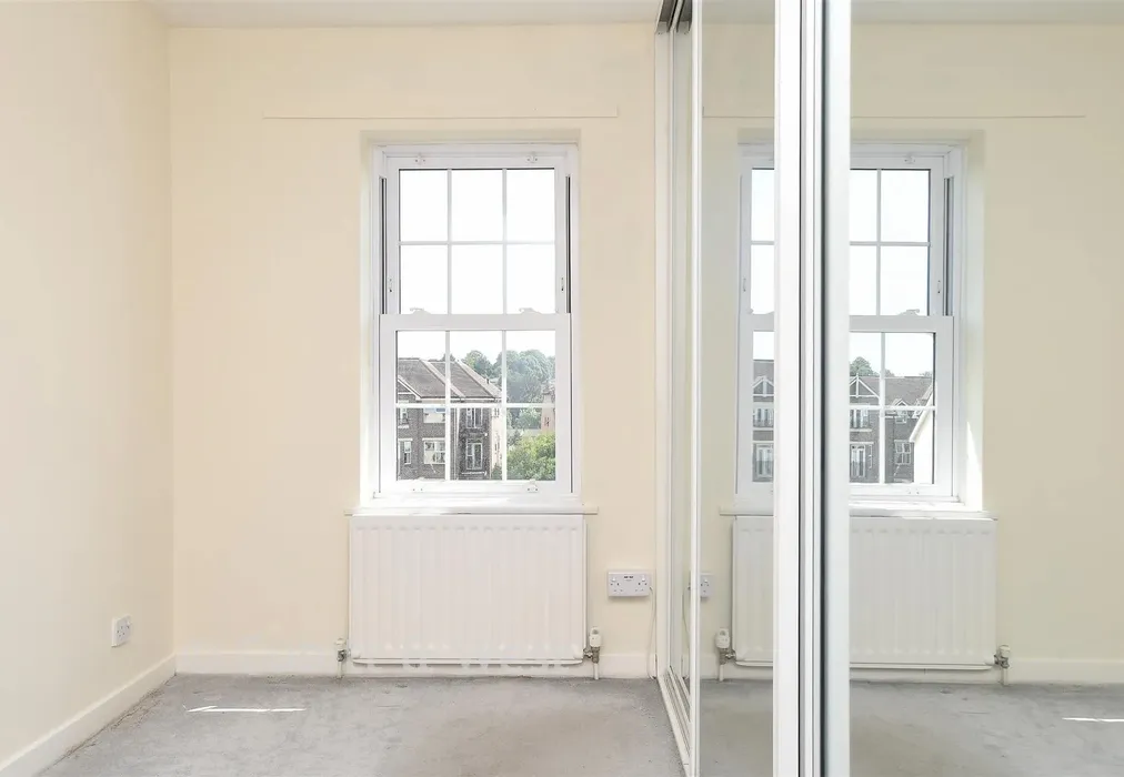 Internal Lifestyle Photograph - Furze Close, Redhill, Surrey - Wards of Kent