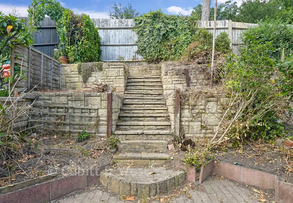 Rear Garden - Furze Close, Redhill, Surrey - Wards of Kent
