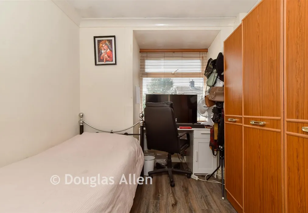 Bedroom 3 - Shepeshall, Basildon, Essex - Wards of Kent